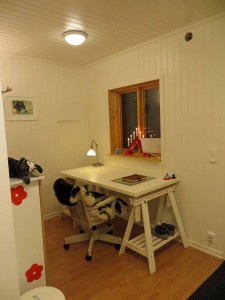 På väg ut. Snart ska gardinerna upp.